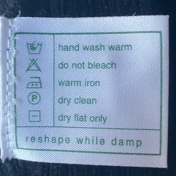 Laura Ashley Pure New Wool Knit Turtleneck Black Sweater Size 12 - Picture 9 of 12